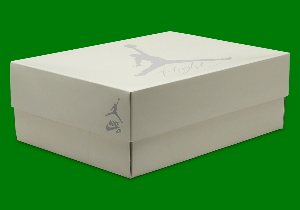 Jordan Nike SB x Air Jordan 4 Retro Pine Green DR5415-103